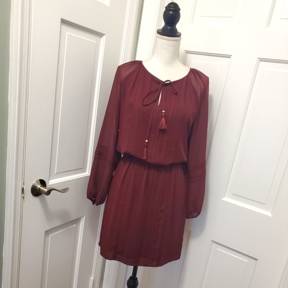 White House Black Market Burgundy Dress Size XS, Lace, Sheer